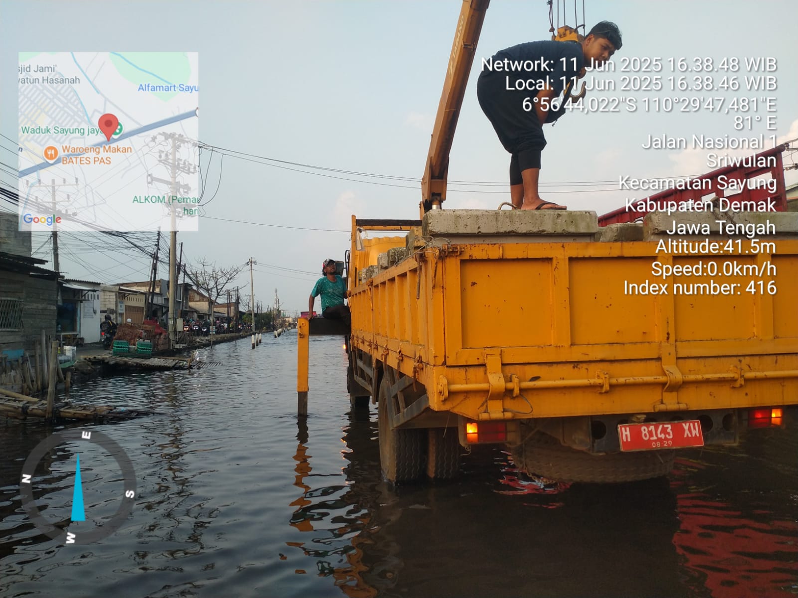 Pemasangan Barrier Pengaman Jalan Nasional Semarang – Demak Sesi I